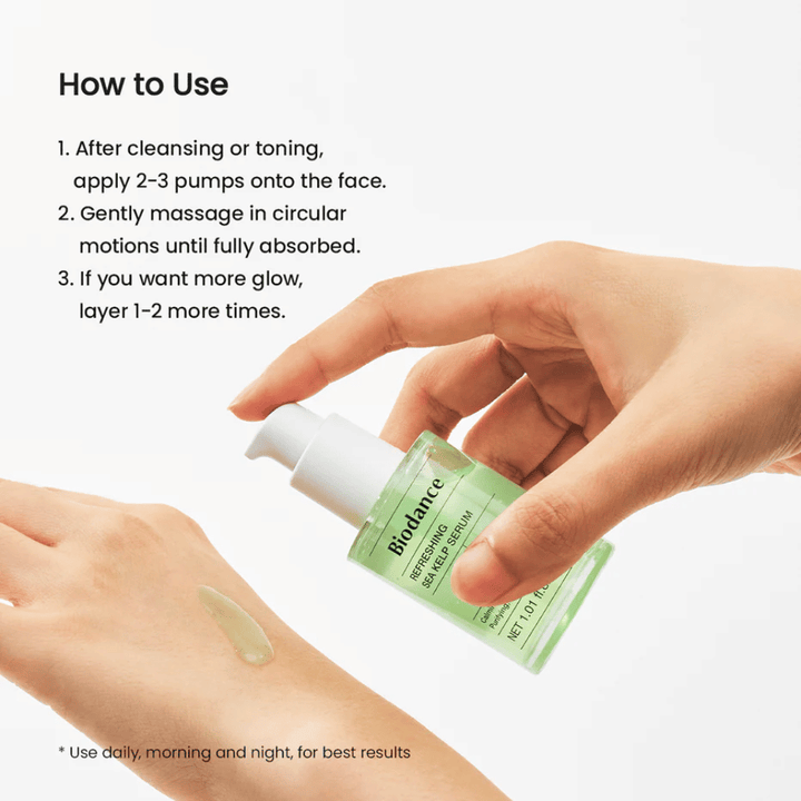 Biodance Refreshing Sea Kelp Serum applicato sulla mano – siero lenitivo e sebo-regolatore con alga marina.