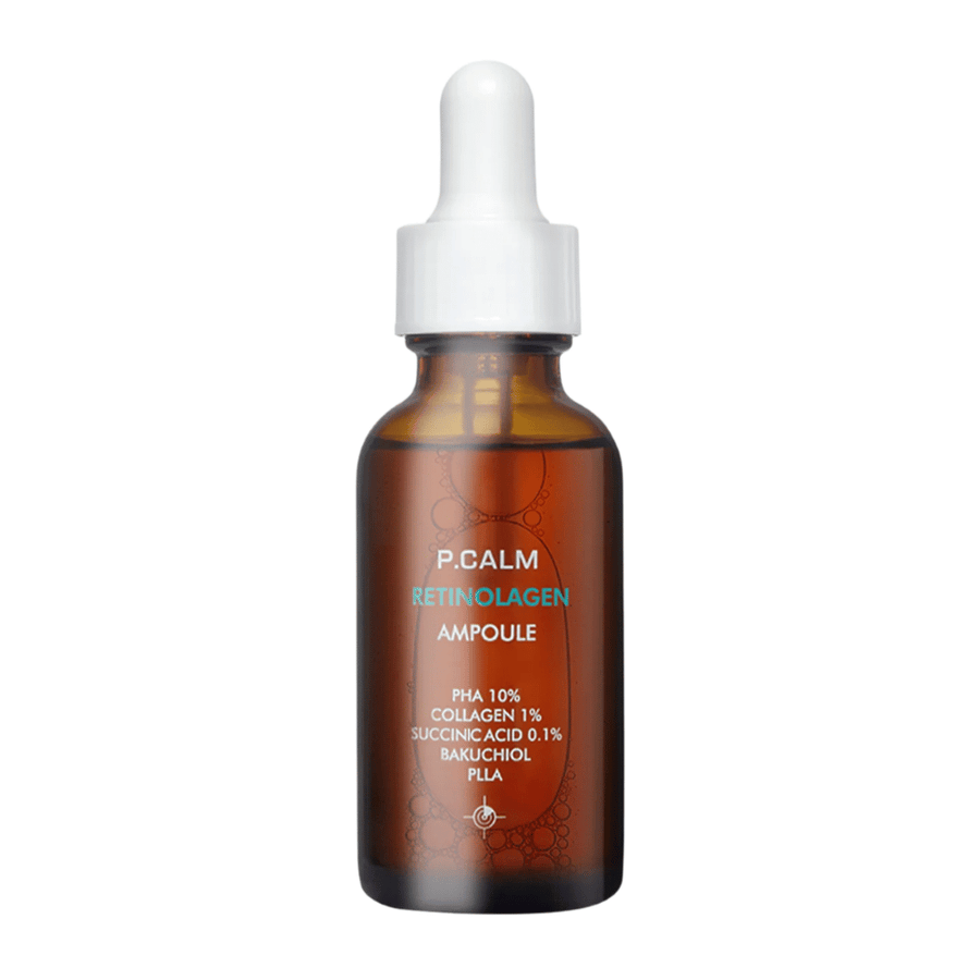 Immagine di prodotto scontornata di P.CALM Retinolagen Ampoule su sfondo chiaro. Il flacone in vetro marrone con contagocce e design minimalista trasmette un'impressione clinica e professionale.