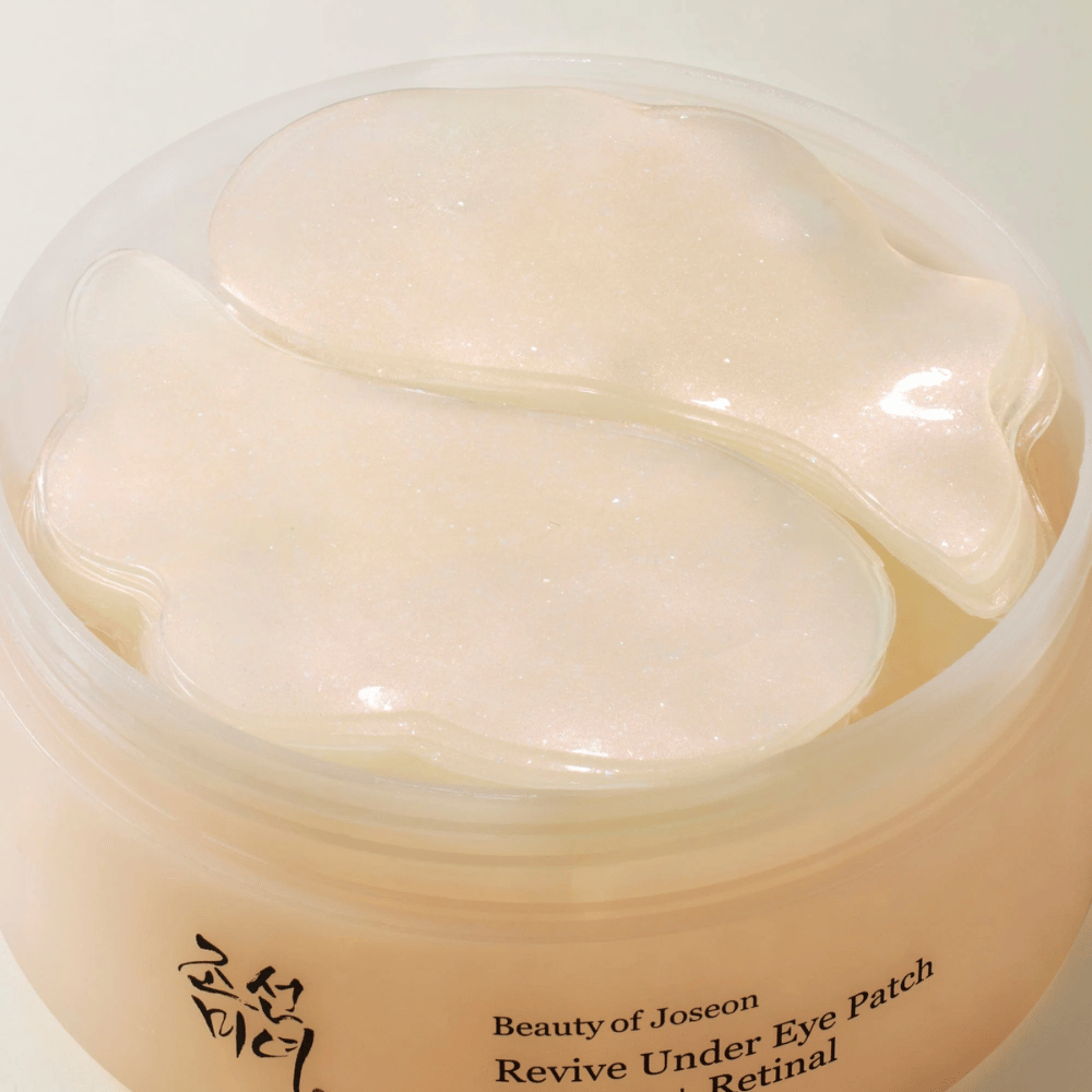 Immagine panoramica di Beauty of Joseon Revive Under Eye Patch in barattolo con diverse gelpatch, cura degli occhi coreana per secchezza, linee sottili e pelle stanca intorno agli occhi.
