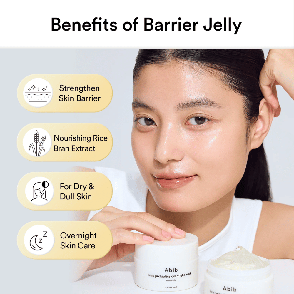 Donna con pelle luminosa posa accanto alla Abib Rice Probiotics Overnight Mask. Il testo mostra i vantaggi del prodotto: rafforza la barriera cutanea, estratto di riso nutriente, per pelle secca/spenta e trattamento notturno.