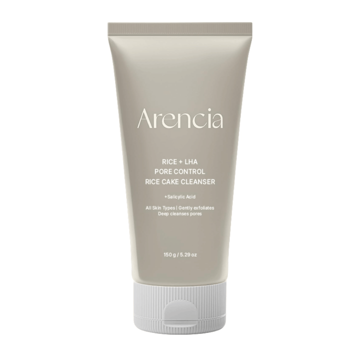 Arencia Rice + LHA Pore Control Rice Cake Cleanser a figura intera su sfondo bianco, detergente viso coreano con riso e LHA per un'esfoliazione delicata e pelle equilibrata.