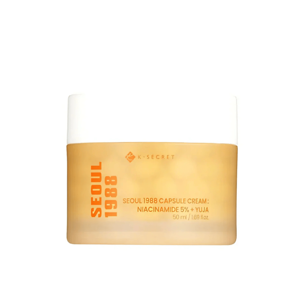 Barattolo con K-Secret Seoul 1988 Capsule Cream Niacinamide 5% + Yuja, 50 ml, in confezione dorata dal design elegante.