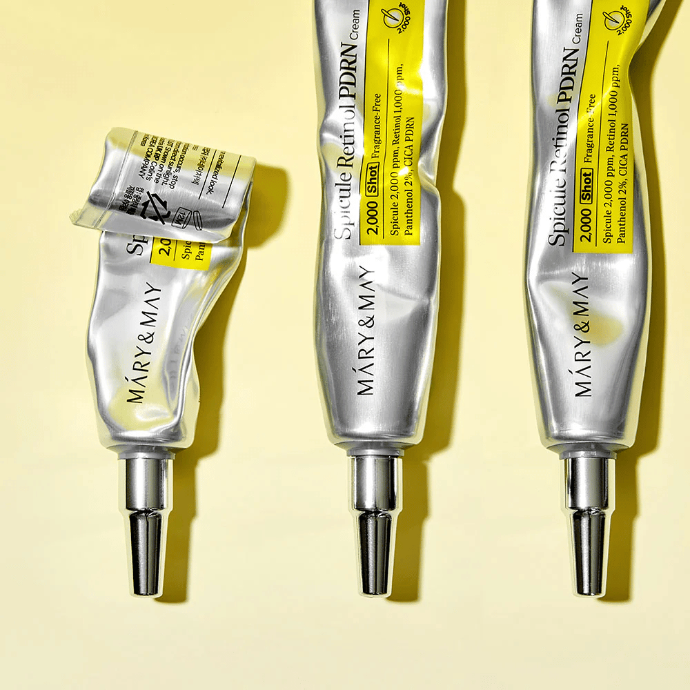 MARY & MAY Spicule Retinol PDRN Cream con uso visibile in tubo, mostra la consistenza della crema e l'applicatore mirato per un'applicazione precisa sulla pelle.