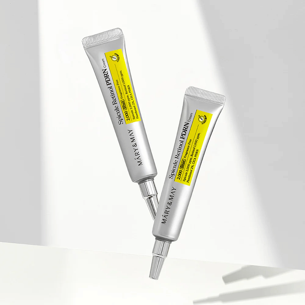 Due tubi di MARY & MAY Spicule Retinol PDRN Cream su sfondo chiaro, una crema notte intensiva con spicule e retinolo per il rinnovo della pelle e una texture cutanea migliorata.