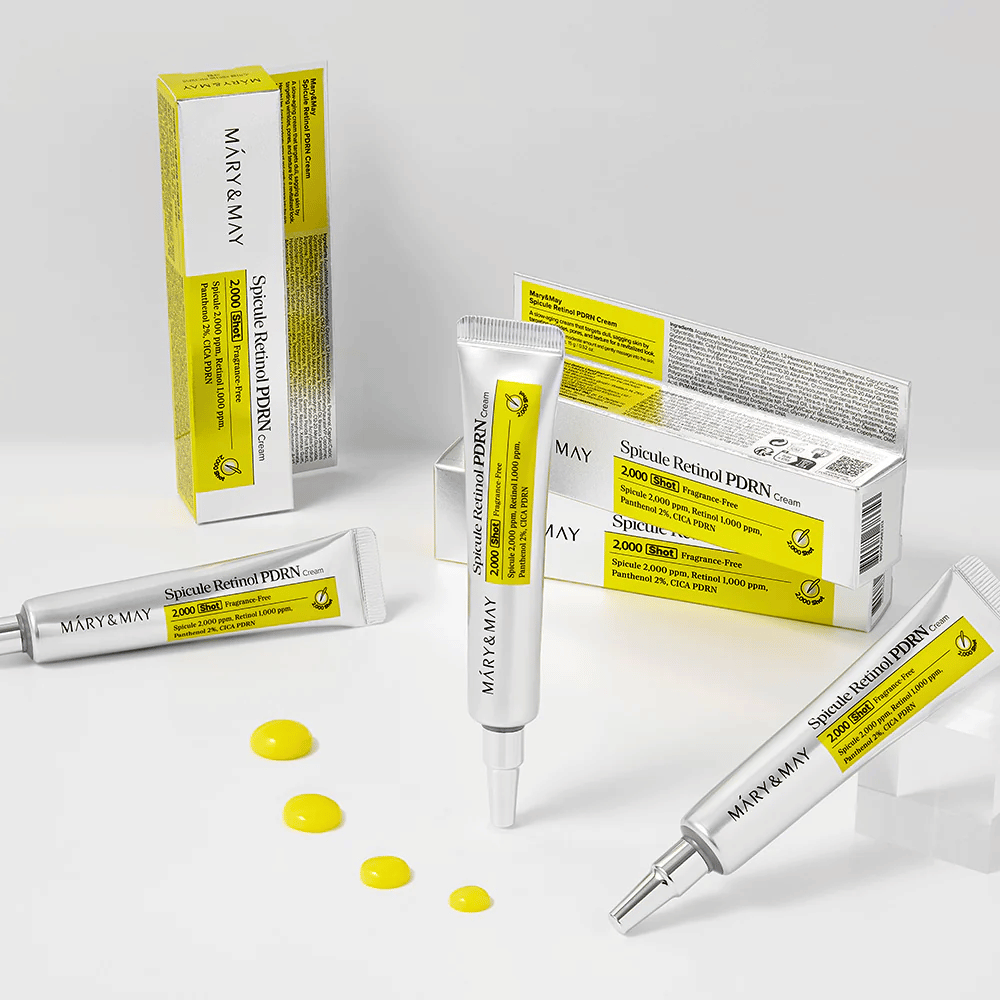 MARY & MAY Spicule Retinol PDRN Cream con più tubi e texture crema visibile, sviluppata per stimolare il rinnovo cellulare, migliorare l'elasticità e dare un tono della pelle più uniforme.