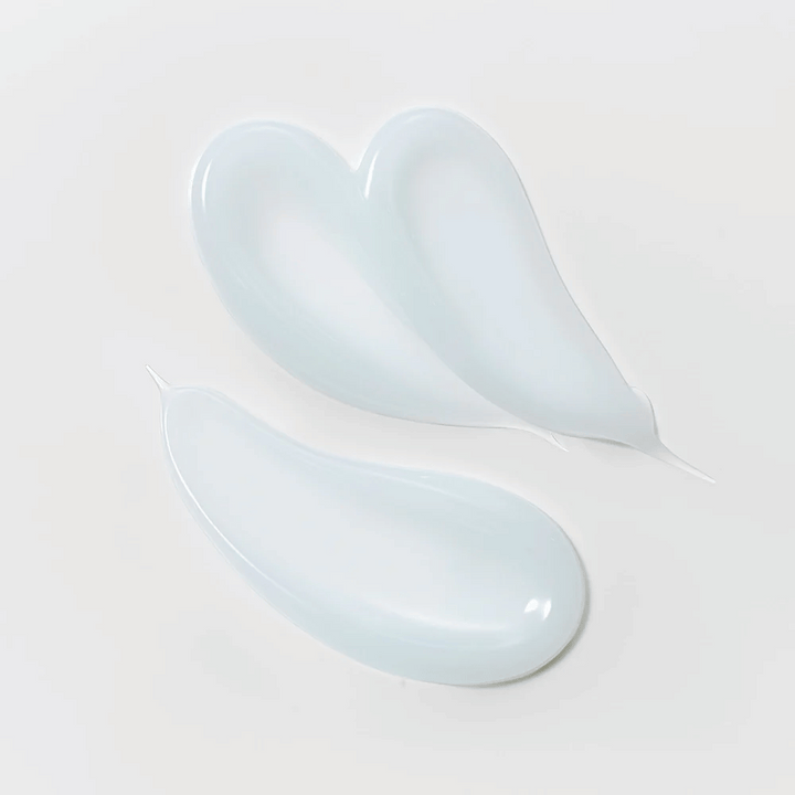 Textur av Slow Pure Splash Hydration Gel Cream, en lätt blåaktig gel som återfuktar och lugnar huden.