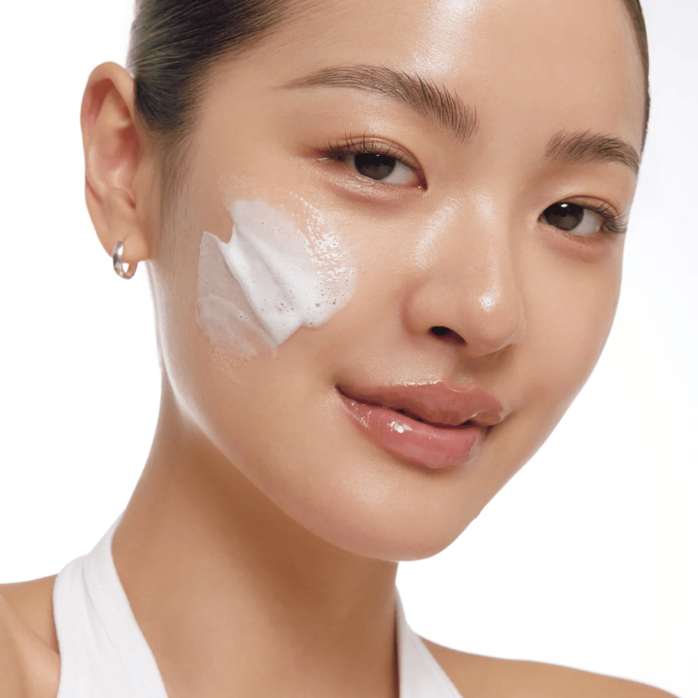 AXIS-Y Sunday Morning Refreshing Cleansing Foam applicato sulla pelle