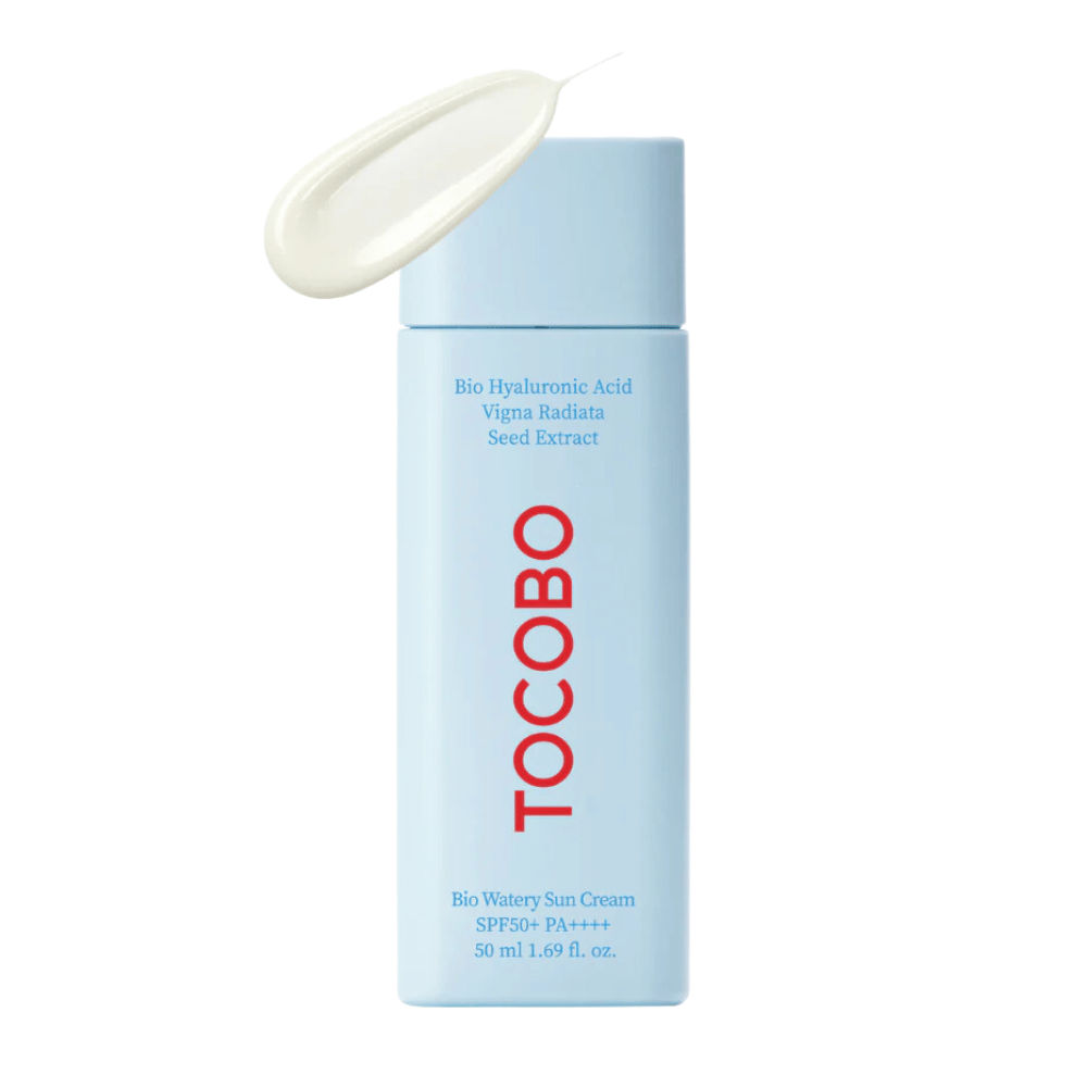 Una bottiglia TOCOBO Bio Watery Sun Cream SPF50+ PA++++ 50ml con una crema contenente ingredienti naturali per la cura della pelle.