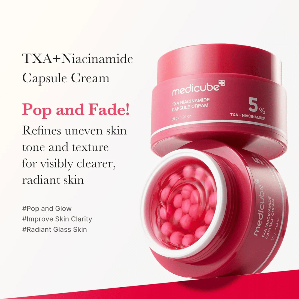 Medicube TXA Niacinamide Capsule Cream con testo su uniformità del tono della pelle e luminosità, mostra un barattolo aperto con capsule rosa e la confezione del prodotto accanto.