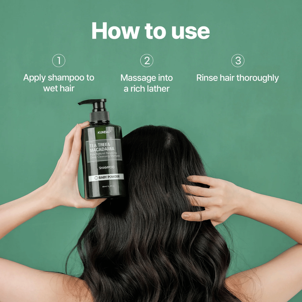 Immagine passo dopo passo che mostra come utilizzare KUNDAL Tea Tree & Macadamia Deep Cleansing Shampoo per detergere capelli e cuoio capelluto con abbondante schiuma.