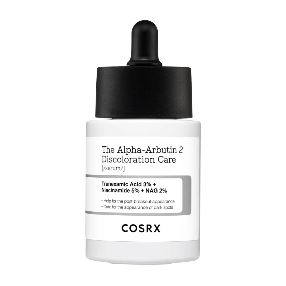 COSRX The Alpha-Arbutin 2 Discoloration Care Serum con il 3% di acido tranexamico, il 5% di niacinamide e il 2% di NAG. Un siero che mira a macchie scure e pigmentazione per un tono della pelle più uniforme e una maggiore luminosità.