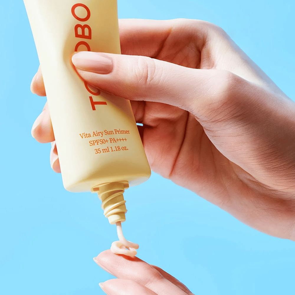 TOCOBO Vita Airy Sun Primer ha una texture leggera e setosa che si fonde con la pelle senza appiccicare. Perfetto come base sotto il trucco - con alta protezione solare!