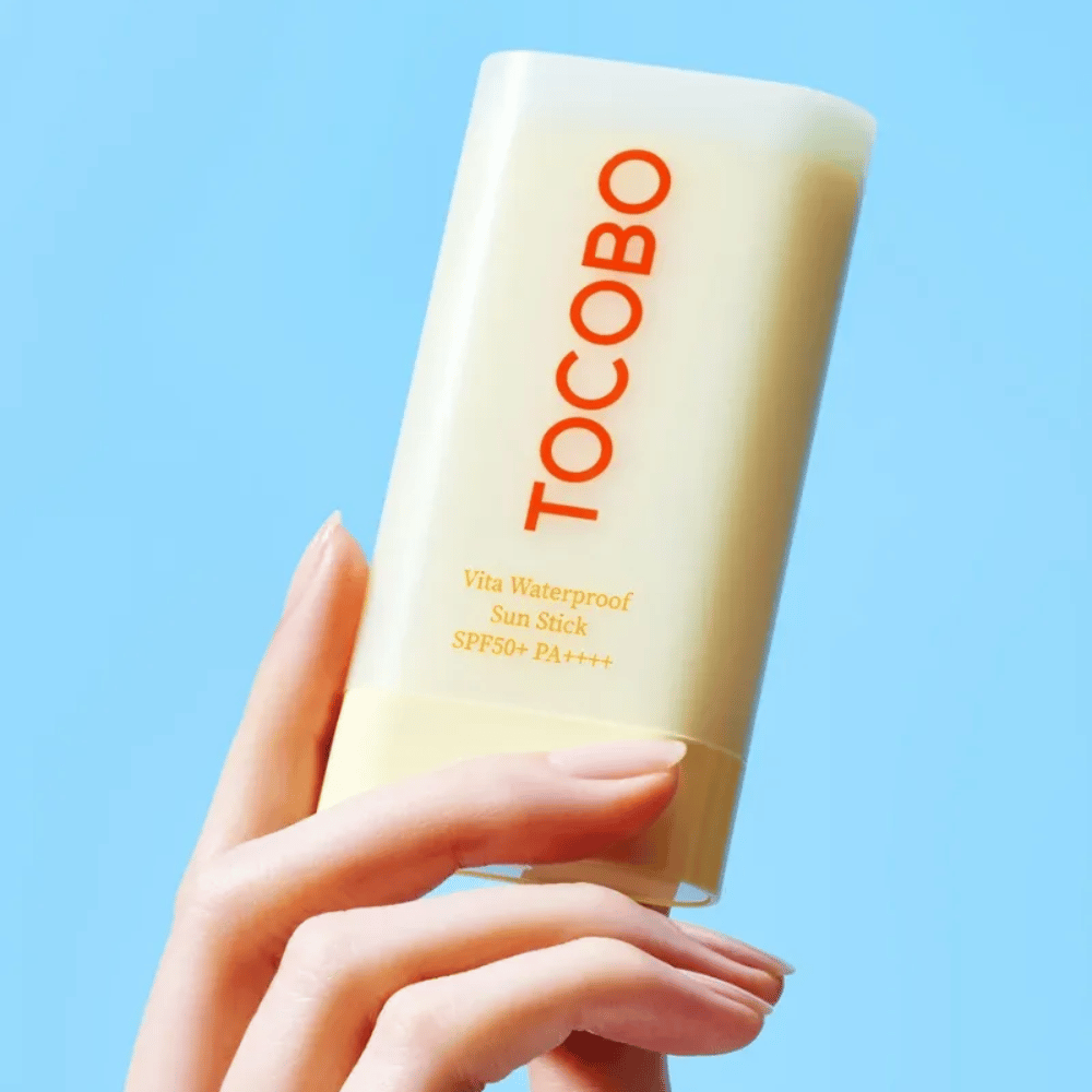 TOCOBO Vita Waterproof Sun Stick offre una protezione efficace con SPF50+ PA++++. Perfetto per la pelle sensibile, si assorbe senza lasciare residui ed è resistente all'acqua per giornate attive.