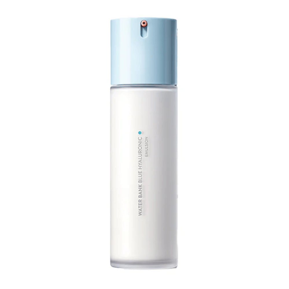 LANEIGE Water Bank Blue Hyaluronic Emulsion in bottiglia bianca con pompa azzurra e design minimalista, isolata su sfondo bianco.