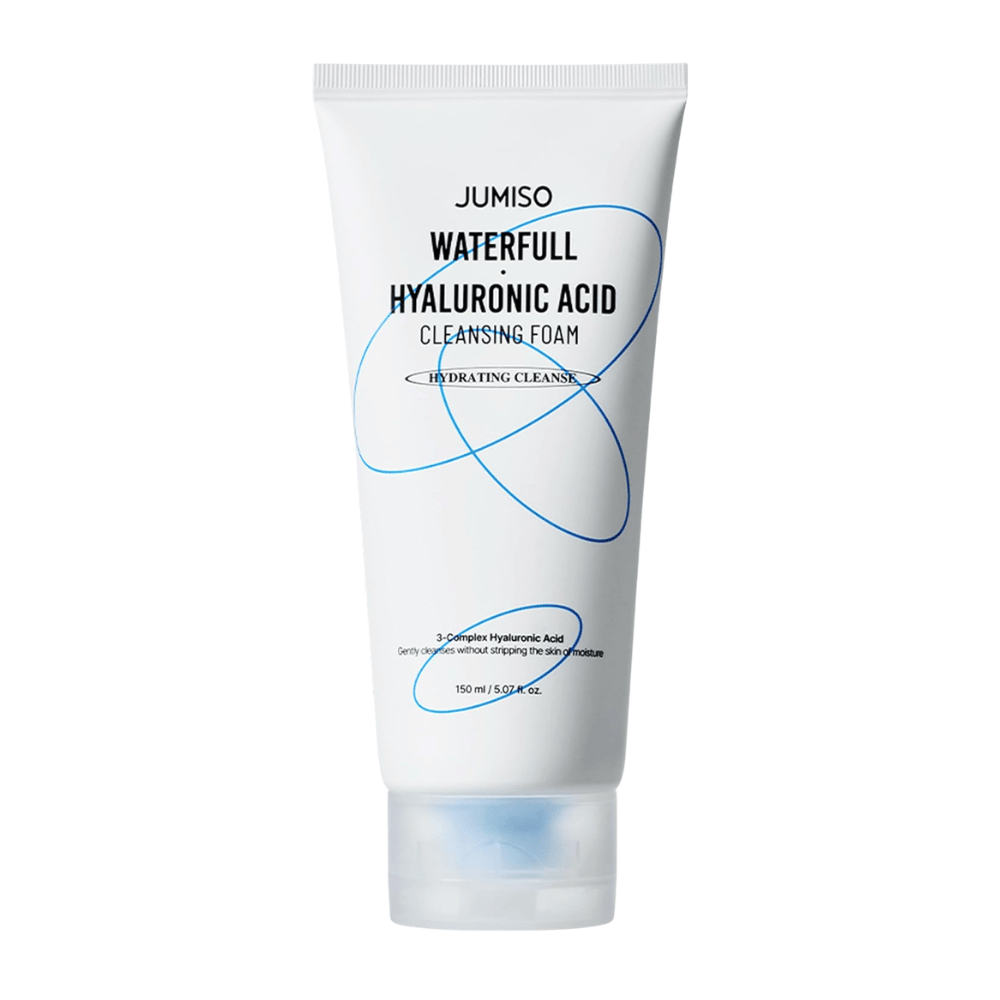 Jumiso Waterfull Hyaluronic Acid Cleansing Foam presentato su sfondo bianco. detergente viso idratante con acido ialuronico che deterge delicatamente la pelle senza alterare il naturale equilibrio di idratazione della pelle.