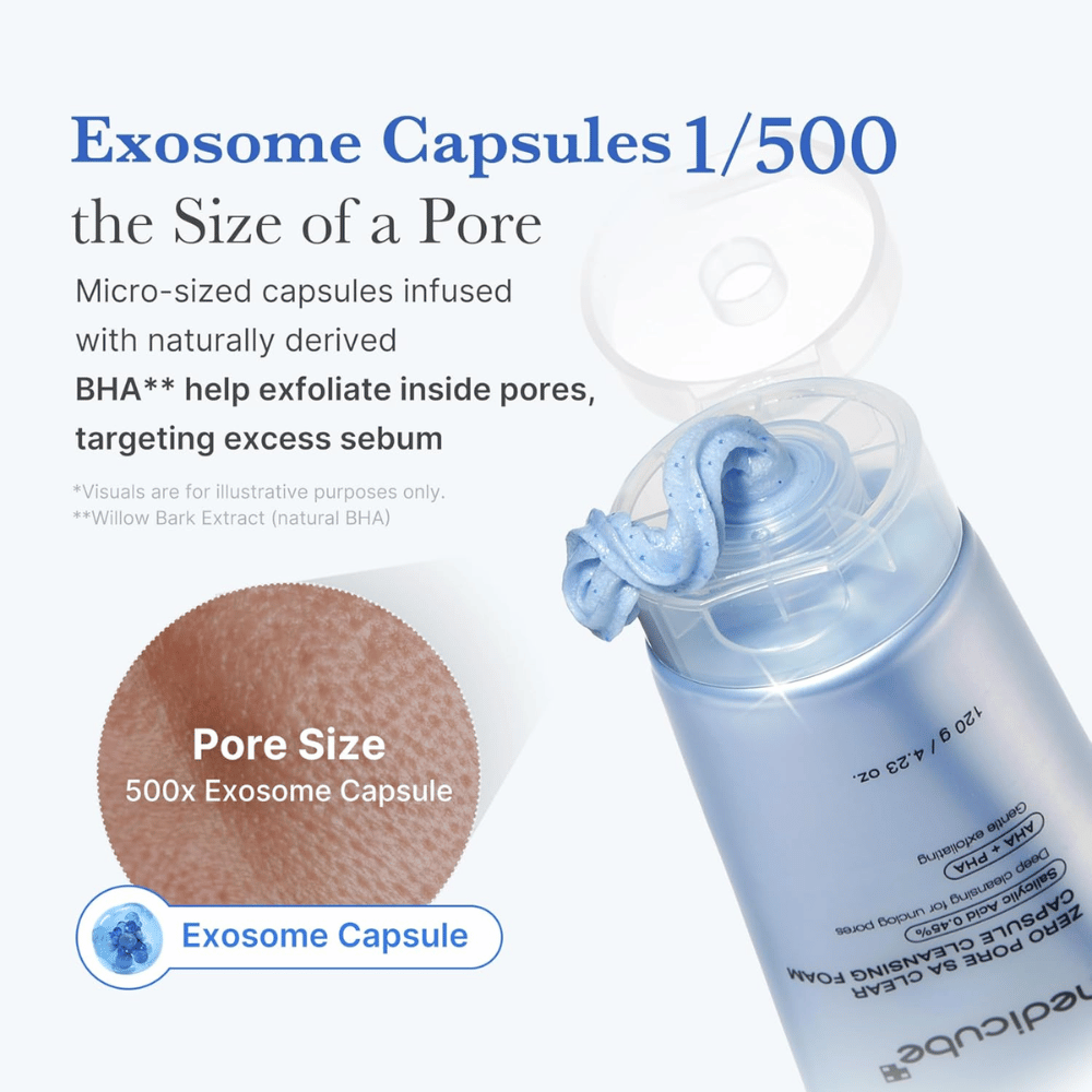 Medicube Zero Pore Capsule Cleansing Foam con capsule di esosomi e BHA che dissolvono il sebo e puliscono i pori senza ostruire la pelle.