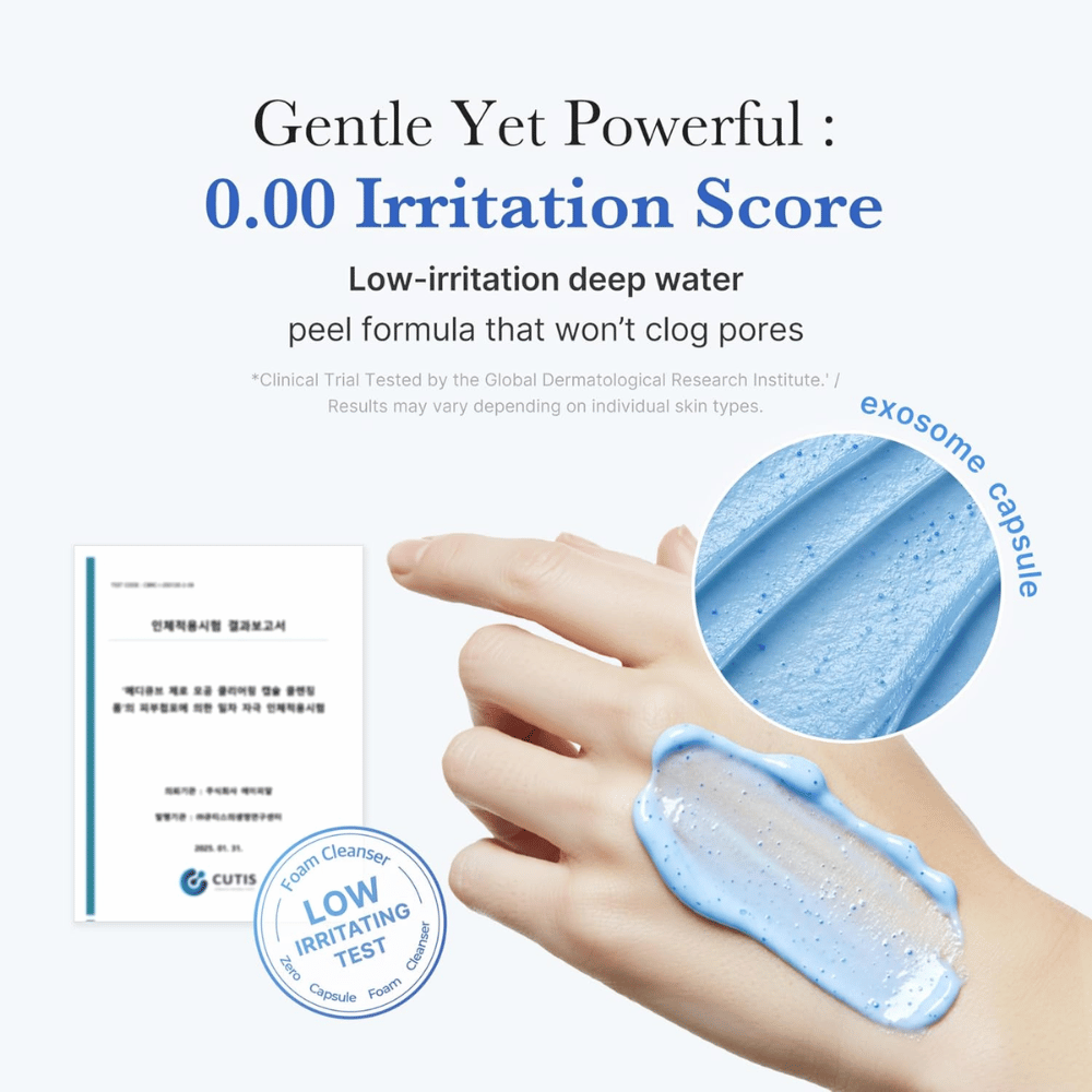 Medicube Zero Pore SA Clear Capsule Cleansing Foam – pulizia a bassa irritazione con capsule blu che esfoliano delicatamente la pelle e puliscono i pori in profondità.