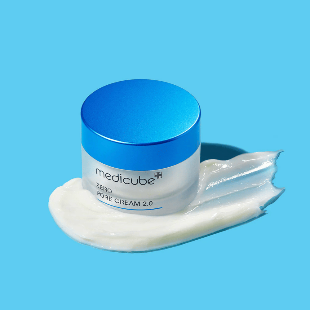 Medicube Zero Pore Cream 2.0 è una crema leggera e idratante che aiuta a minimizzare la visibilità dei pori e a bilanciare la produzione di sebo. Lascia la pelle morbida, opaca e fresca senza ostruire i pori, rendendola perfetta per la pelle grassa e mista.