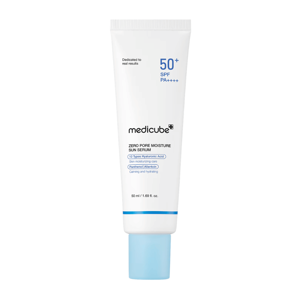 Medicube Zero Pore Moisture Sun Serum SPF50+ PA++++ 50 ml. Siero solare dalla consistenza leggera che idrata la pelle, aiuta a migliorare l'aspetto dei pori e protegge dai raggi UVA e UVB.