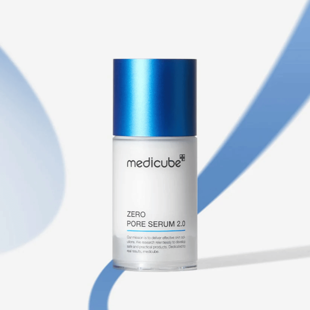 Medicube Zero Pore Serum 2.0 in confezione elegante con tappo blu, un siero viso efficace per una pelle più liscia e una riduzione della dimensione dei pori.