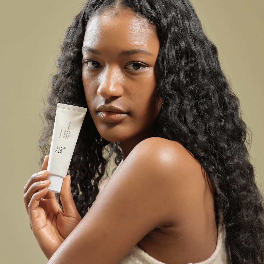Beauty of Joseon Relief Sun SPF50+ PA++++ 50ml – crema solare coreana con estratto di riso e probiotici, dimostrata in uso per la cura naturale della pelle.