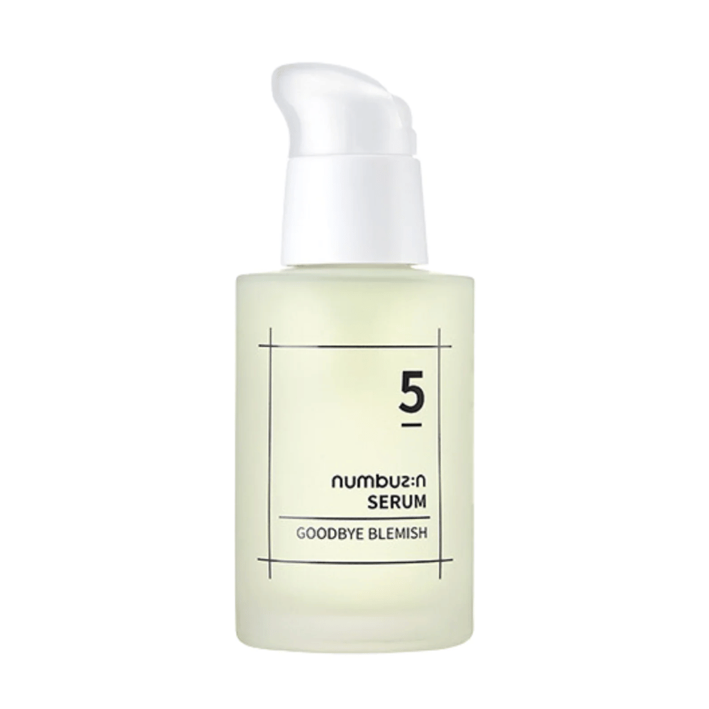 Una bottiglia No.5 Goodbye Blemish Serum 50ml su sfondo bianco da numbuzin.