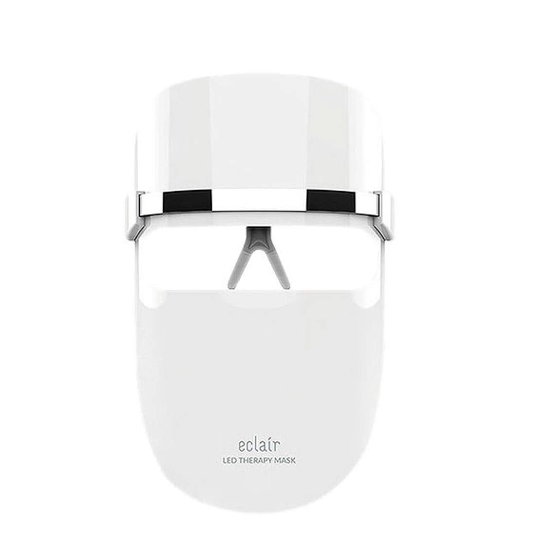 Un ECLAIR LED Therapy Mask su sfondo bianco con miglioramenti della pelle.