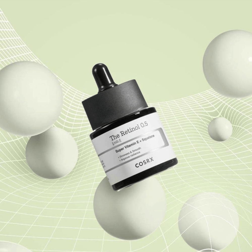 Una bottiglia di COSRX Retinolo 0.5 Olio 20ml che promuove i benefici anti-età su uno sfondo bianco.
