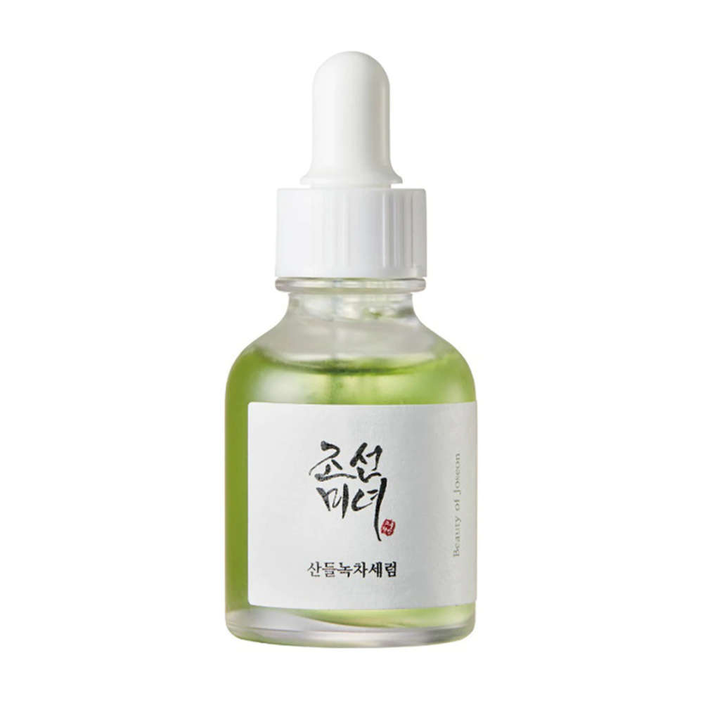 Una bottiglia Beauty of Joseon Calming Serum 30ml su sfondo bianco con pantenolo.