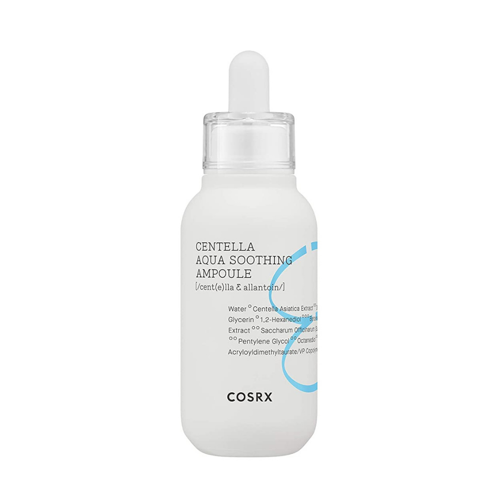 Una bottiglia COSRX Centella Aqua Soothing Ampoule 40ml con proprietà calmanti su uno sfondo bianco.